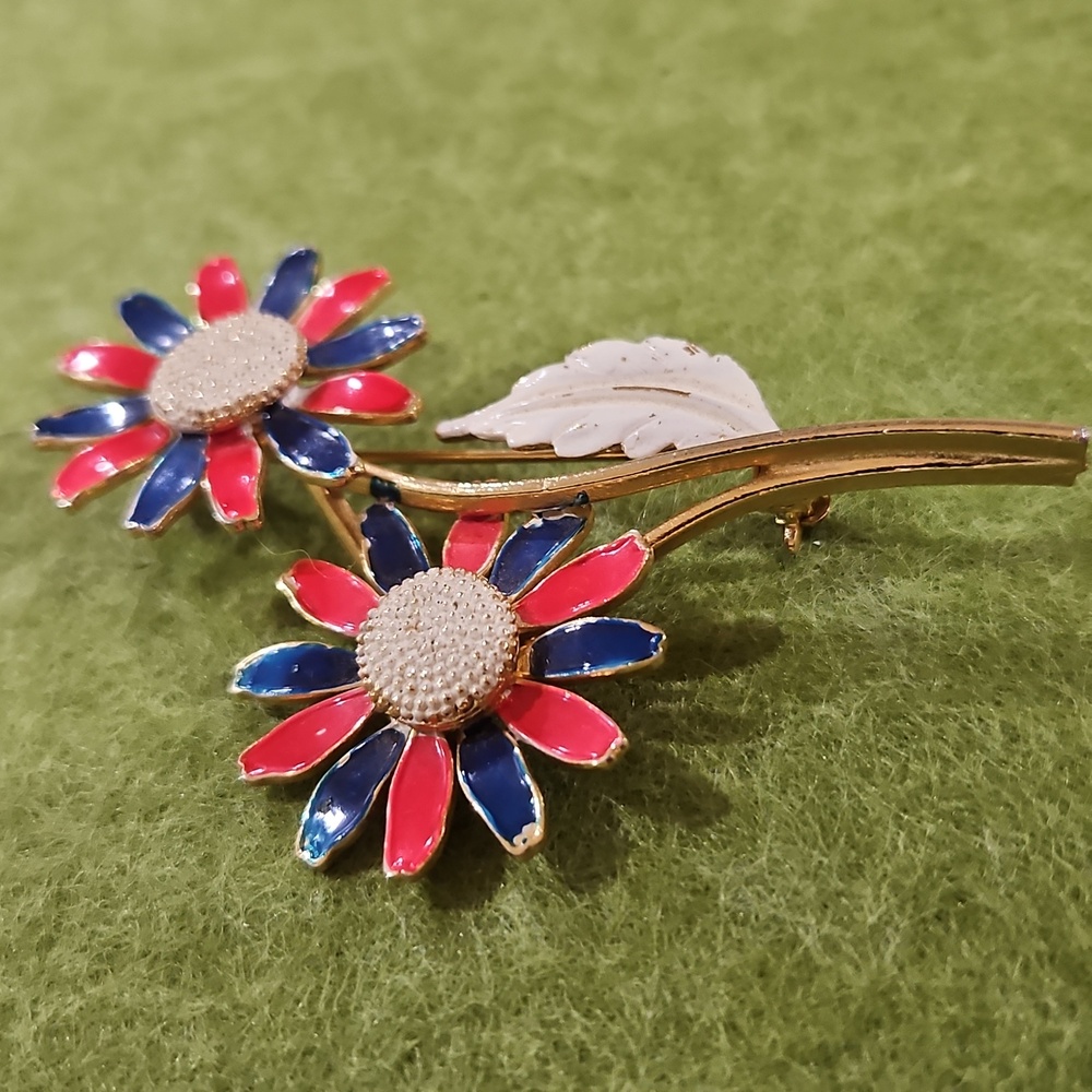 Rare Lisner Red Blue White Floral Brooch - Picture 3 of 6